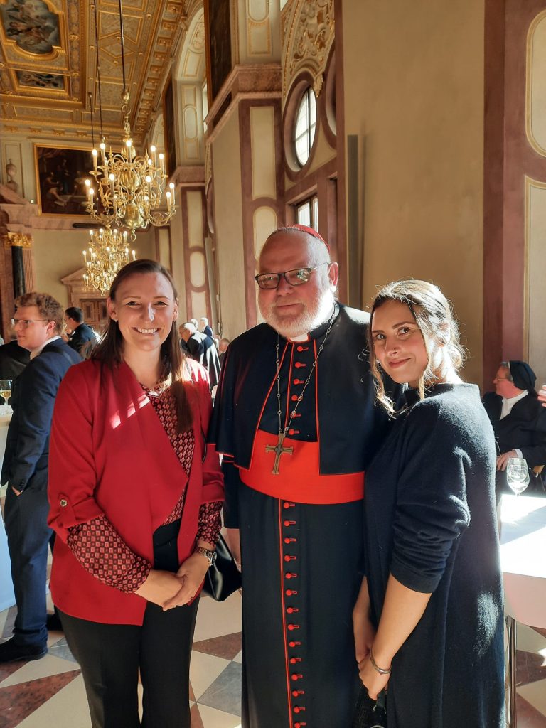 304d13a5-5c0d-4526-9dbb-8fed22eebdb1-768×1024